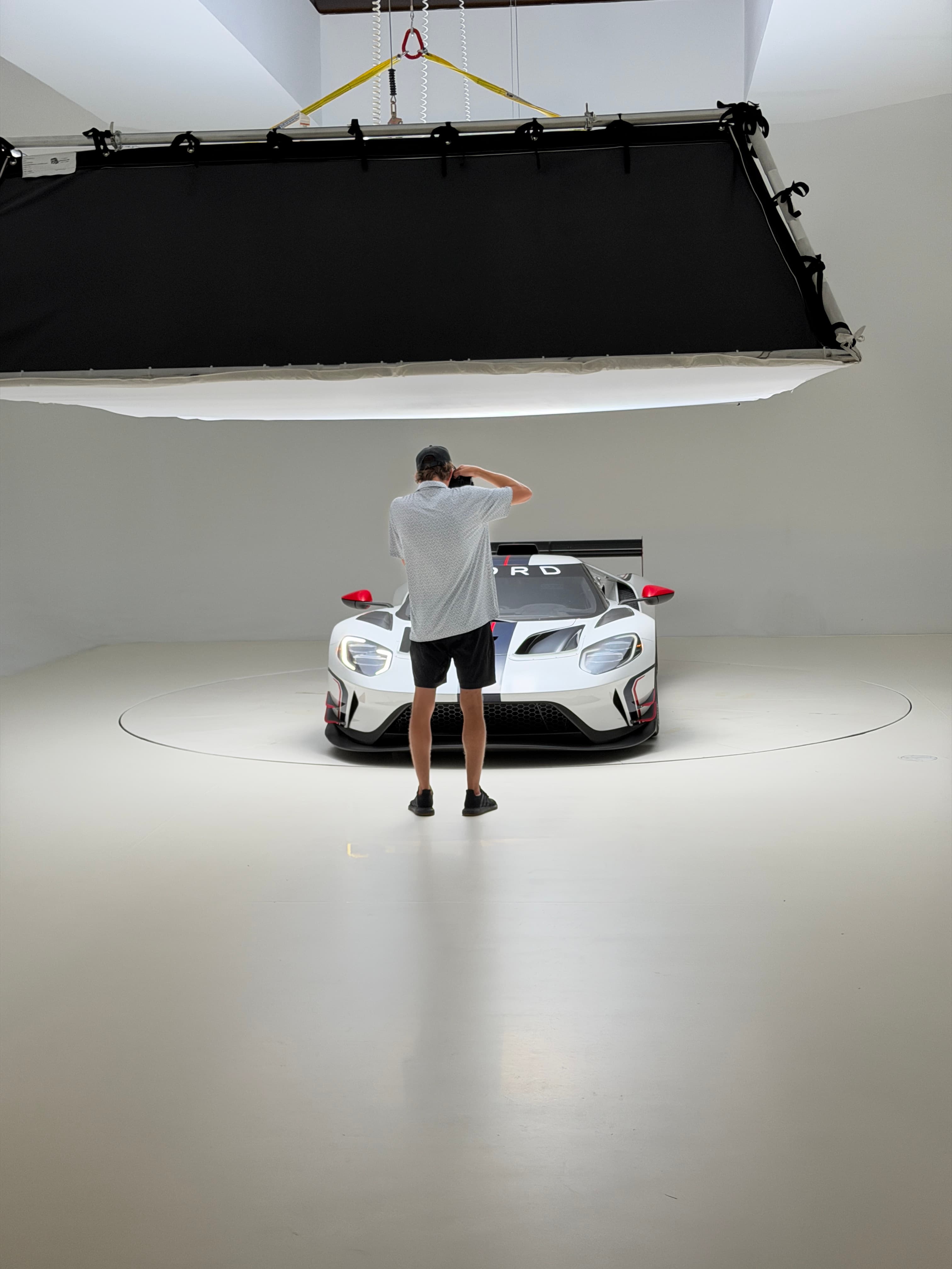 Shooting the Ford GT MkII on the studio turntable